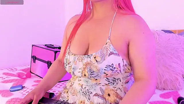 Snapshot of SophieRossi chatting on October 2, 1:18 pm SophieRossi online show from October 2, 1:18 pm