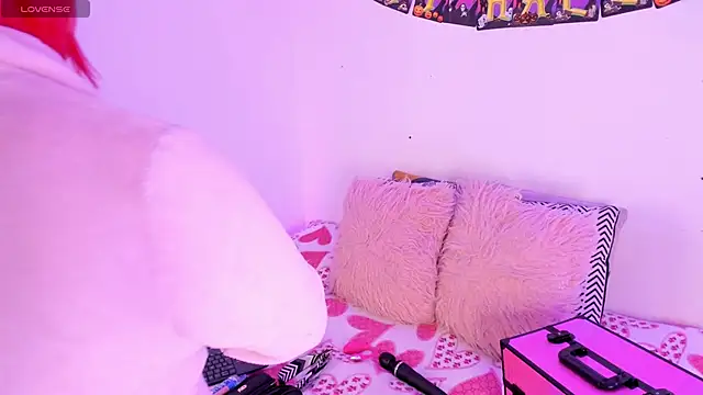 Snapshot of SophieRossi chatting on October 8, 1:09 pm SophieRossi online show from October 8, 1:09 pm