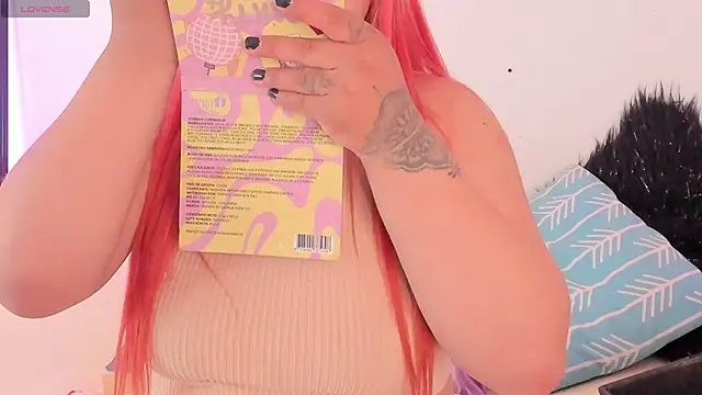 Snapshot of SophieRossi chatting on October 28, 12:52 pm SophieRossi online show from October 28, 12:52 pm