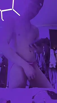 Snapshot of Cloudd_Kingg_Iceyyy chatting on February 24, 7:01 pm Cloudd Kingg Iceyyy online show from February 24, 7:01 pm