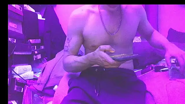 Cloudd Kingg Iceyyy online show from May 15, 7:32 pm