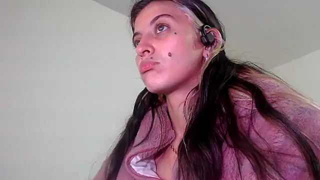 Snapshot of mariecam420 chatting on December 17, 4:12 am mariecam420 online show from December 17, 4:12 am