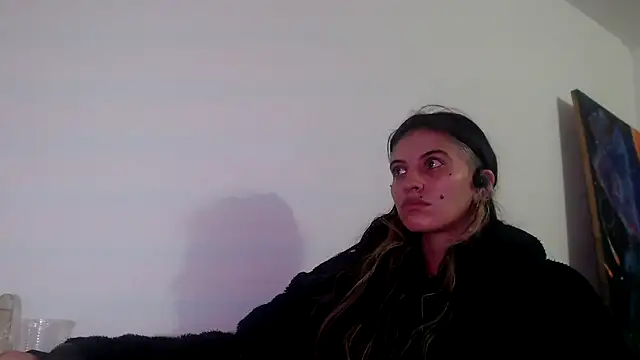 Snapshot of mariecam420 chatting on December 20, 12:19 am mariecam420 online show from December 20, 12:19 am