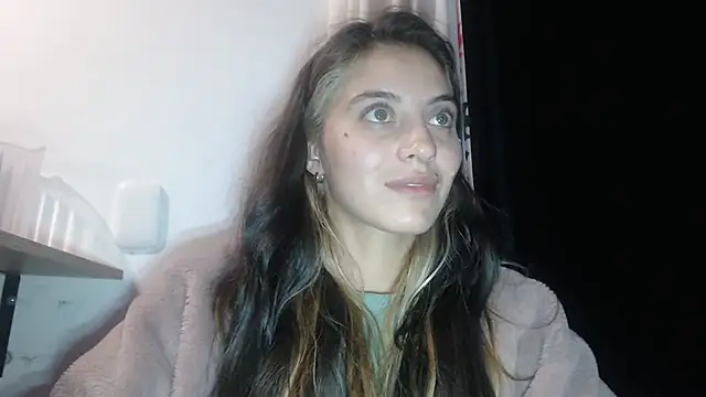 Snapshot of mariecam420 chatting on December 26, 3:27 am mariecam420 online show from December 26, 3:27 am