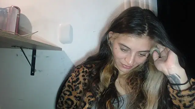 Snapshot of mariecam420 chatting on December 28, 3:04 am mariecam420 online show from December 28, 3:04 am