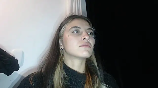 Snapshot of mariecam420 chatting on January 1, 12:32 am mariecam420 online show from January 1, 12:32 am