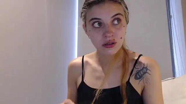Snapshot of mariecam420 chatting on January 8, 5:59 pm mariecam420 online show from January 8, 5:59 pm