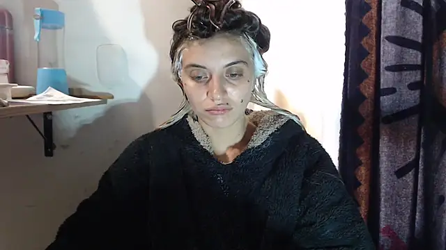 Snapshot of mariecam420 chatting on January 8, 10:06 pm mariecam420 online show from January 8, 10:06 pm