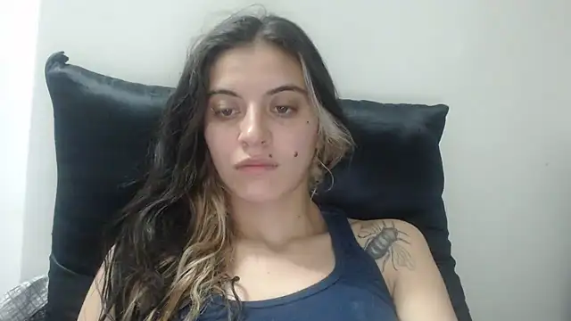 Snapshot of mariecam420 chatting on January 26, 12:26 am mariecam420 online show from January 26, 12:26 am