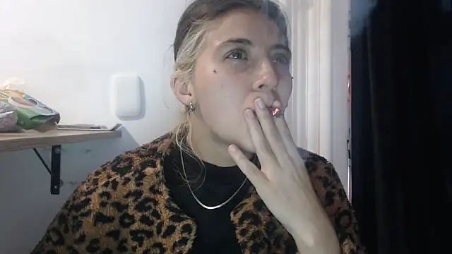 Snapshot of mariecam420 chatting on January 26, 10:46 pm mariecam420 online show from January 26, 10:46 pm
