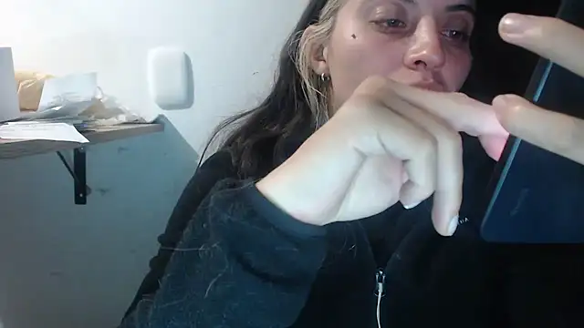 Snapshot of mariecam420 chatting on January 28, 1:29 am mariecam420 online show from January 28, 1:29 am