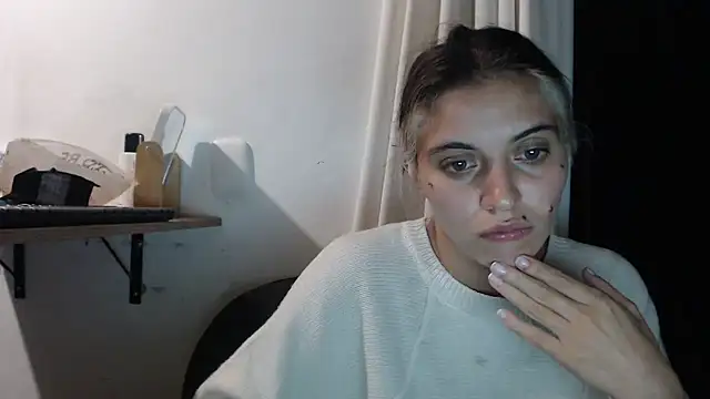 Snapshot of mariecam420 chatting on February 11, 12:49 am mariecam420 online show from February 11, 12:49 am