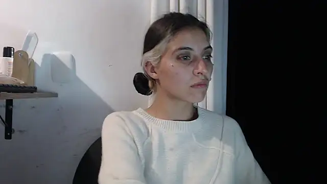 Snapshot of mariecam420 chatting on February 11, 3:50 am mariecam420 online show from February 11, 3:50 am