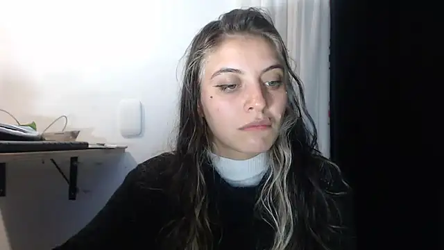 Snapshot of mariecam420 chatting on February 15, 12:26 am mariecam420 online show from February 15, 12:26 am