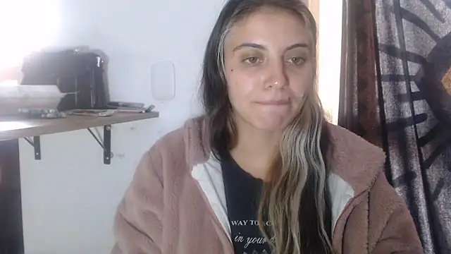 Snapshot of mariecam420 chatting on February 18, 8:47 pm mariecam420 online show from February 18, 8:47 pm