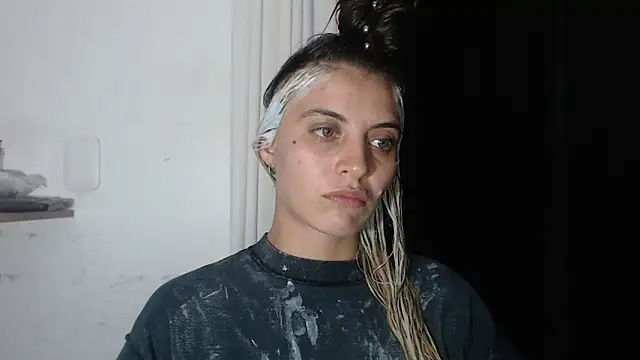 Snapshot of mariecam420 chatting on February 28, 1:37 am mariecam420 online show from February 28, 1:37 am