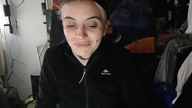 Snapshot of mariecam420 chatting on March 21, 7:35 pm mariecam420 online show from March 21, 7:35 pm