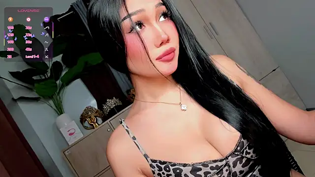 Icon1c LiLy online show from May 17, 5:31 pm