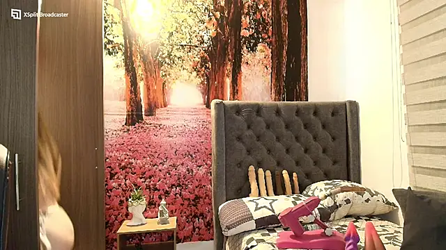 Snapshot of sofia23dirty chatting on September 18, 9:39 pm sofia23dirty online show from September 18, 9:39 pm