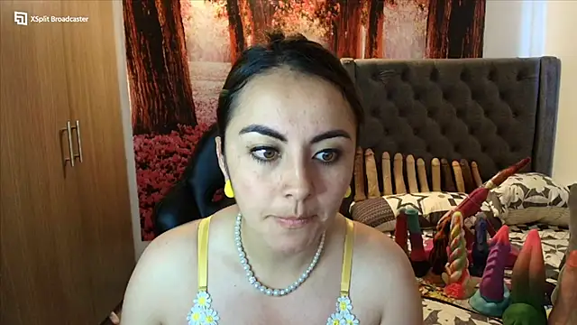 Snapshot of sofia23dirty chatting on October 10, 3:44 pm sofia23dirty online show from October 10, 3:44 pm