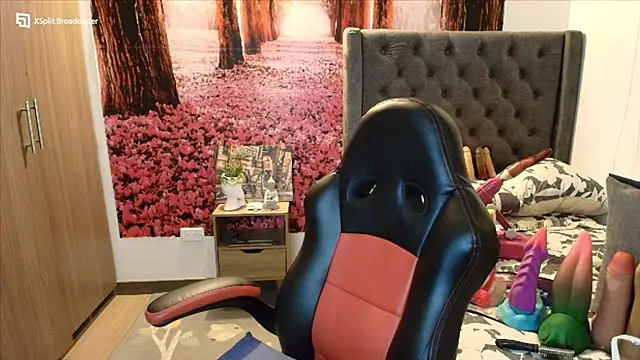 Snapshot of sofia23dirty chatting on October 12, 10:25 am sofia23dirty online show from October 12, 10:25 am