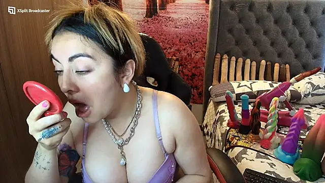 Snapshot of sofia23dirty chatting on October 13, 8:31 pm sofia23dirty online show from October 13, 8:31 pm