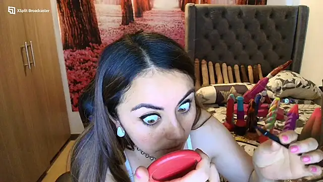 Snapshot of sofia23dirty chatting on October 18, 7:25 pm sofia23dirty online show from October 18, 7:25 pm