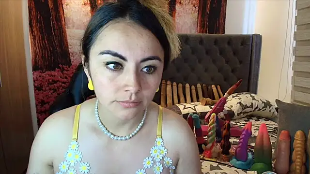 Snapshot of sofia23dirty chatting on October 31, 6:42 pm sofia23dirty online show from October 31, 6:42 pm