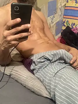 Snapshot of Kize69 chatting on February 6, 6:13 pm Kize69 online show from February 6, 6:13 pm