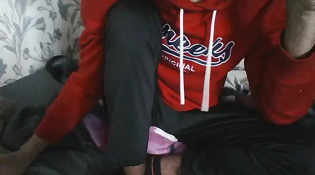 Snapshot of Kize69 chatting on February 9, 8:11 am Kize69 online show from February 9, 8:11 am