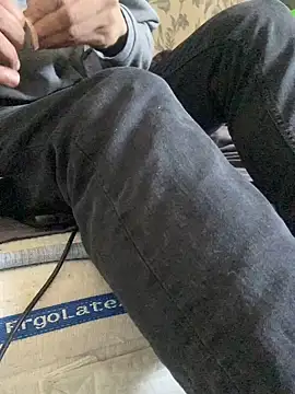 Snapshot of Kize69 chatting on February 14, 11:31 am Kize69 online show from February 14, 11:31 am