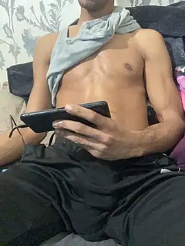 Snapshot of Kize69 chatting on February 14, 5:36 pm Kize69 online show from February 14, 5:36 pm