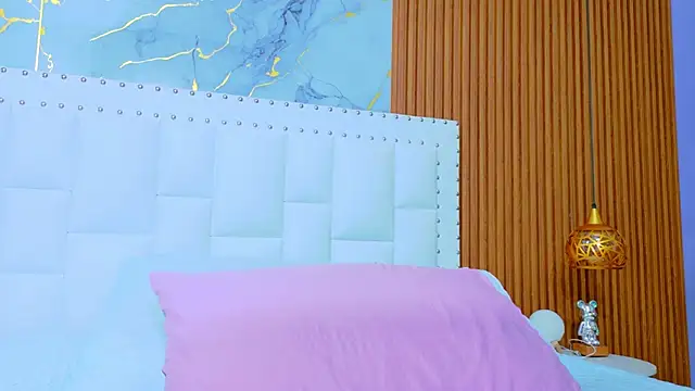 IrresistibleMilf online show from October 15, 12:27 pm