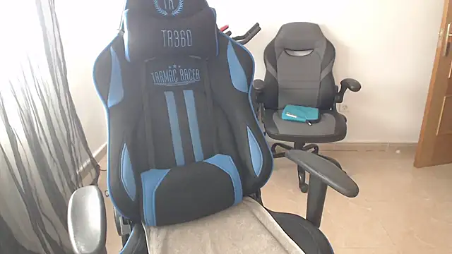 LARACRUZ30 online show from March 29, 7:19 am