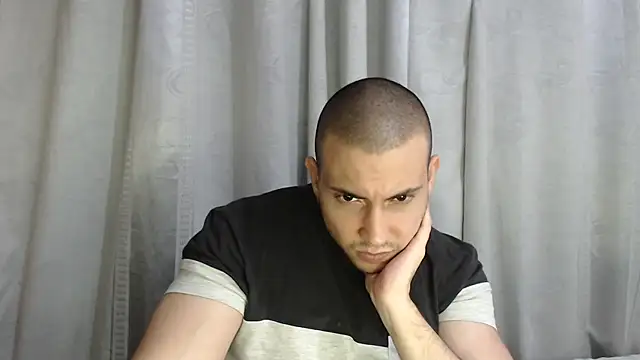 Snapshot of Armando_2002 chatting on October 2, 3:02 am Armando 2002 online show from October 2, 3:02 am