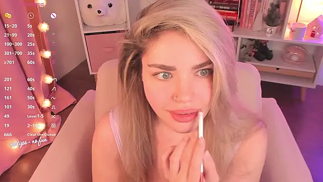 Snapshot of pussy-kattt chatting on January 8, 10:59 am pussy-kattt online show from January 8, 10:59 am