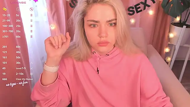 Snapshot of pussy-kattt chatting on March 21, 11:33 am pussy-kattt online show from March 21, 11:33 am