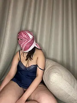 Snapshot of arabiaAna chatting on April 15, 10:10 pm arabiaAna online show from April 15, 10:10 pm