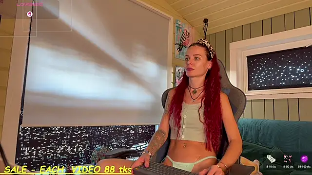 Snapshot of SandyChris chatting on May 2, 6:51 am SandyChris online show from May 2, 6:51 am