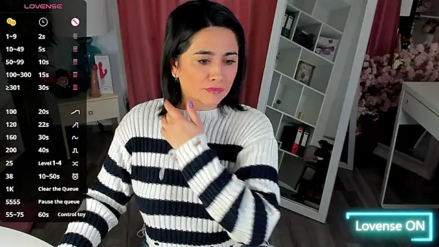 Snapshot of EmaBrownie chatting on October 2, 9:44 pm EmaBrownie online show from October 2, 9:44 pm