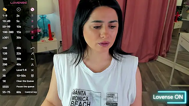 Snapshot of EmaBrownie chatting on January 6, 5:49 pm EmaBrownie online show from January 6, 5:49 pm