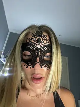 Snapshot of Alba_bianca chatting on December 15, 5:10 pm Alba bianca online show from December 15, 5:10 pm