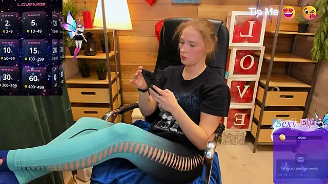 Snapshot of _fiona_Love chatting on March 2, 10:05 pm fiona Love online show from March 2, 10:05 pm