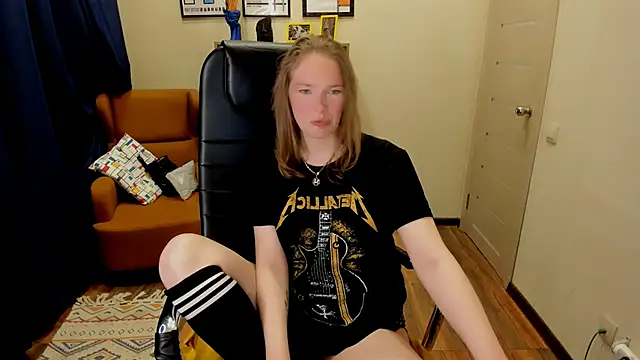 fiona Love online show from May 16, 7:45 pm
