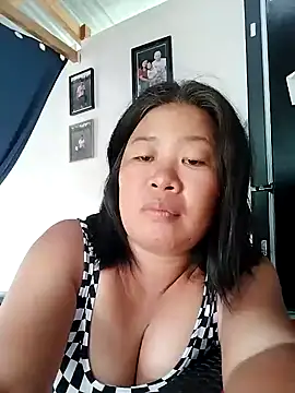 Snapshot of lickmepussy21 chatting on December 2, 1:25 am lickmepussy21 online show from December 2, 1:25 am