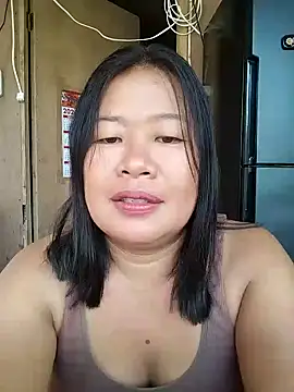 Snapshot of lickmepussy21 chatting on February 17, 12:18 am lickmepussy21 online show from February 17, 12:18 am