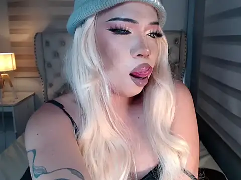 RebecaNextToYou online show from May 19, 5:19 pm