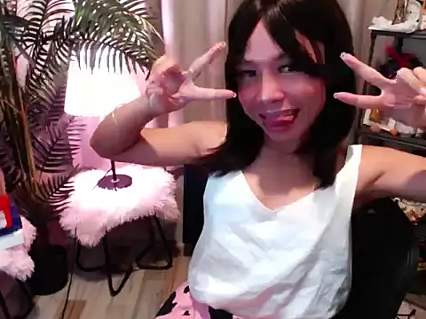 Snapshot of AsianTrixxx chatting on April 14, 4:35 pm AsianTrixxx online show from April 14, 4:35 pm