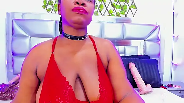 Snapshot of SweeT_Ebonyyx chatting on October 12, 2:21 am SweeT Ebonyyx online show from October 12, 2:21 am