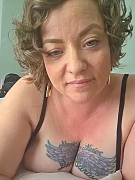 julimonroe online show from April 27, 3:10 pm